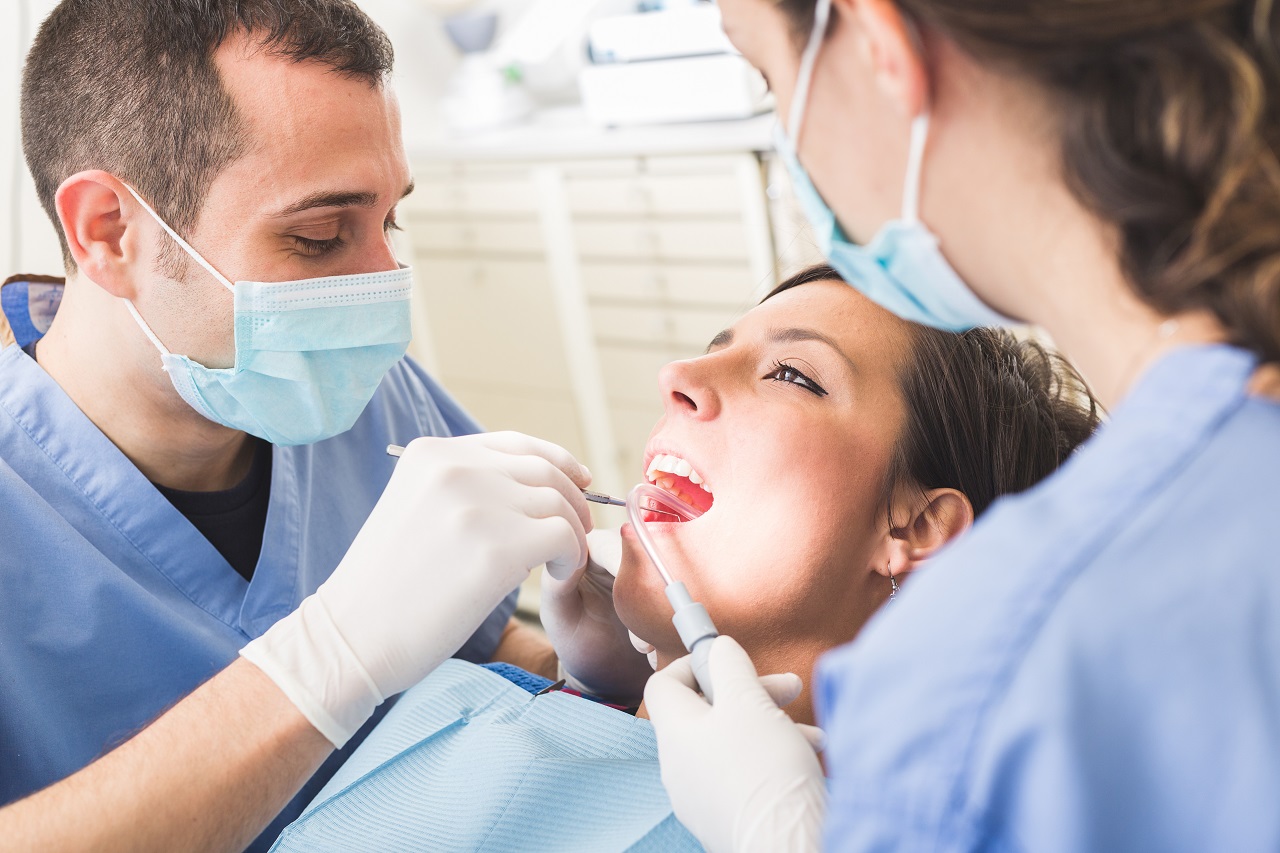 Jak kluczową rolę odgrywa stomatolog w utrzymaniu właściwego stanu naszych zębów?