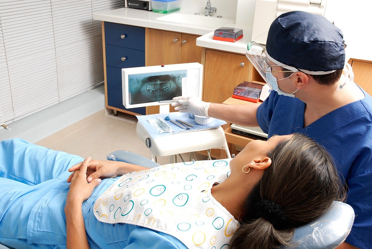 Jakie rozwiązania w leczeniu zębów może zaproponować stomatolog?
