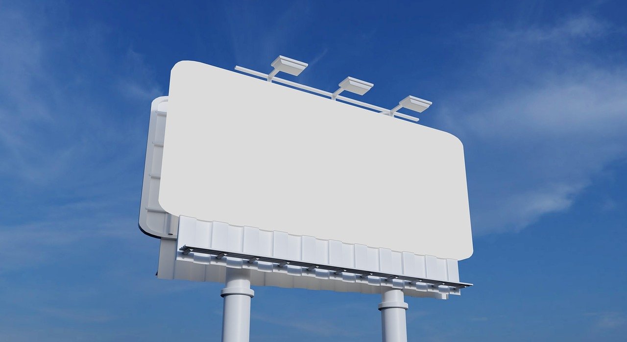 Jakie czynności trzeba dopełnić, aby postawić billboard swojej firmy w danym miejscu?