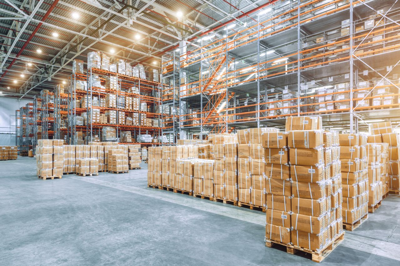 Jak sprawnie przeprowadzać przyjęcie towaru w branży logistycznej?