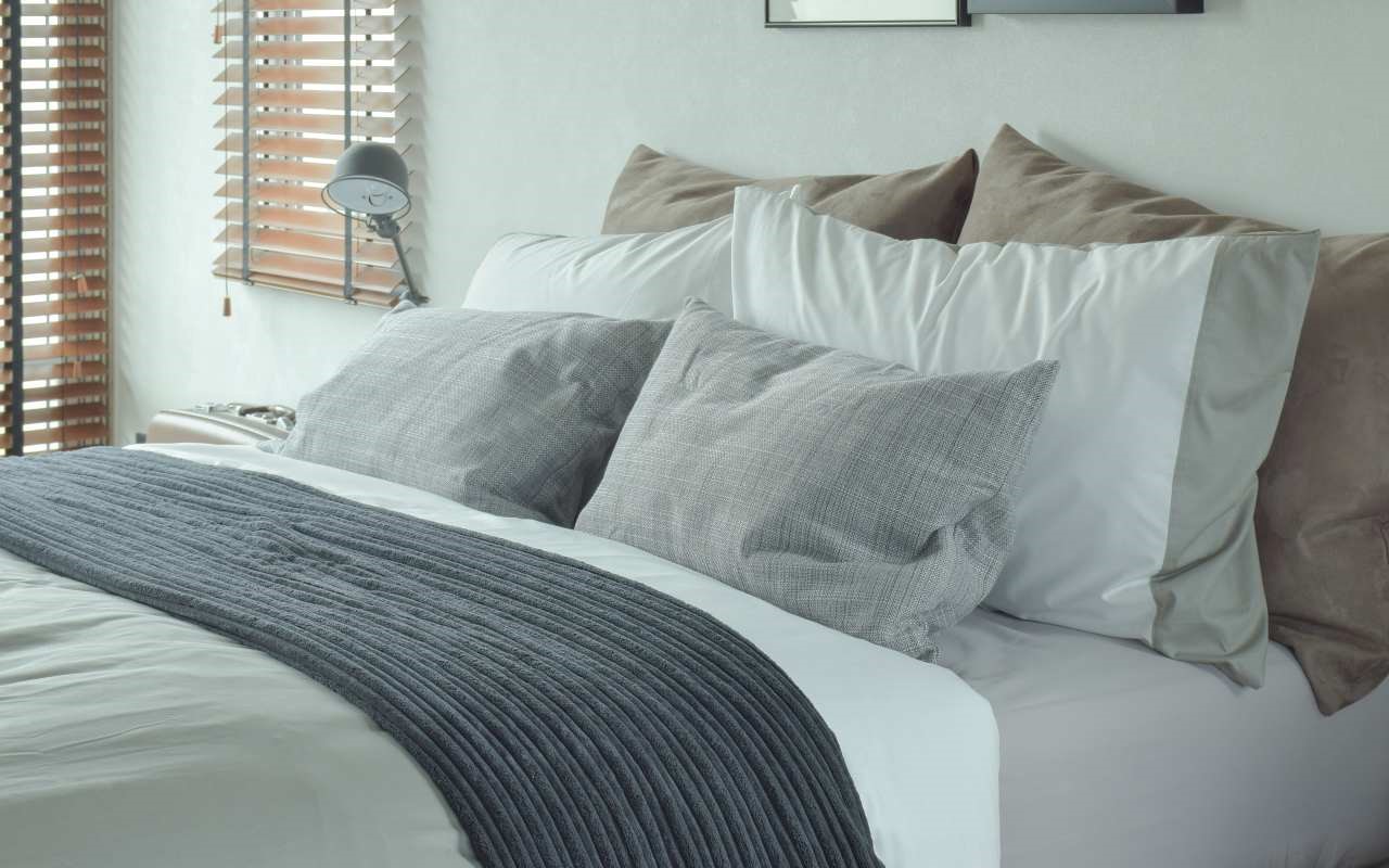Dlaczego warto zainwestować w łóżko tapicerowane?